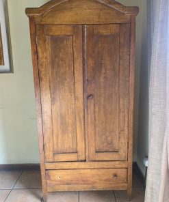 Mueble de madera antiguo