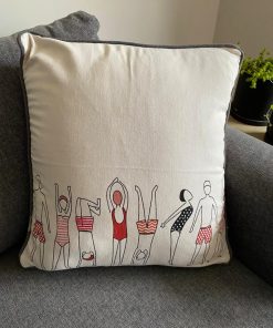 Cojín algodón personas blanco y rojo
