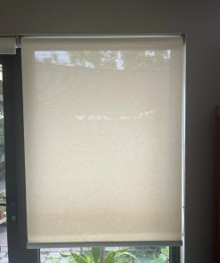 Cortina roller Sunscreen 3% color crudo perfil gris