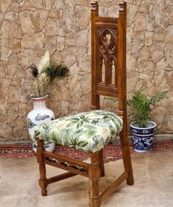 Silla de raulí estilo gótico