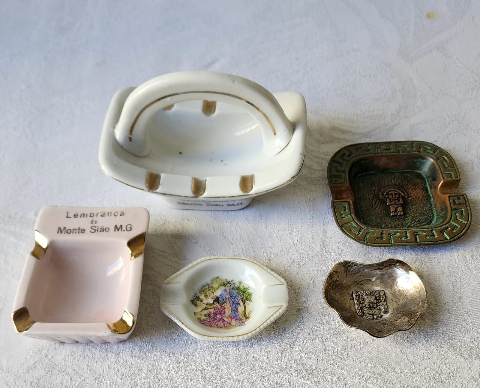 Set ceniceros distintos materiales y países