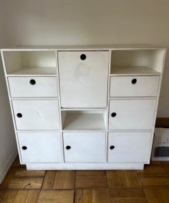Mueble con cajones y puertas