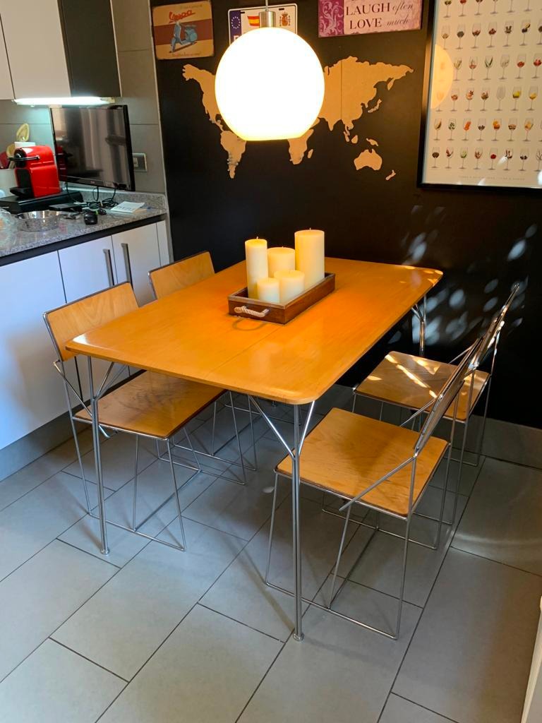 Juego comedor de diario con 4 sillas