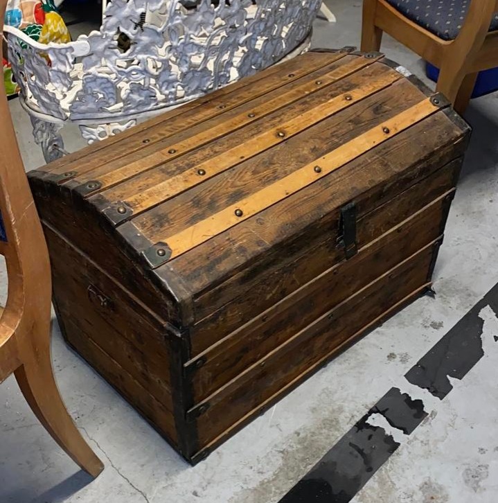 Baul antiguo de madera