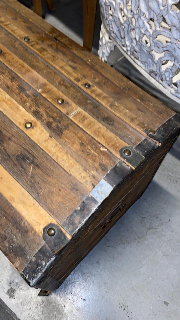Baul antiguo de madera - Imagen 4