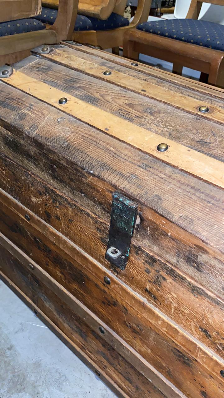 Baul antiguo de madera - Imagen 3