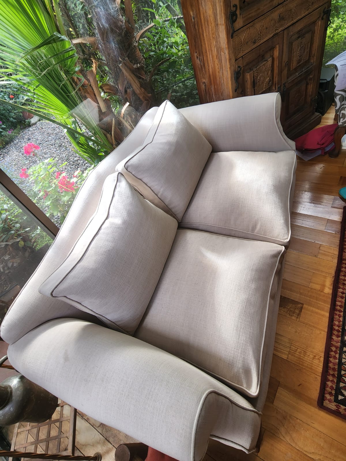 Sofá tienda Alonso de Cordova - Imagen 4