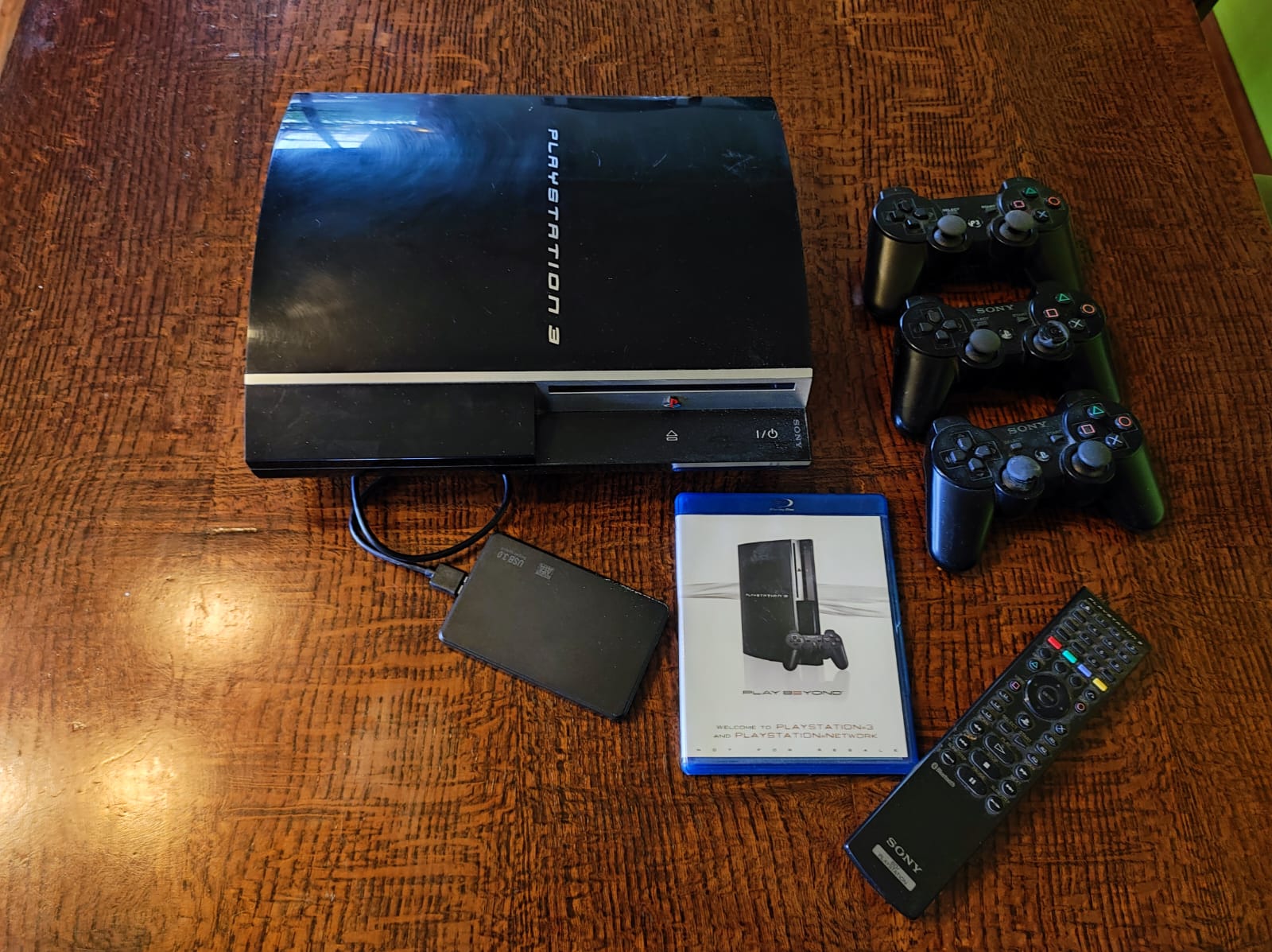 PS3 500 GB con controles y disco con juegos - Imagen 3