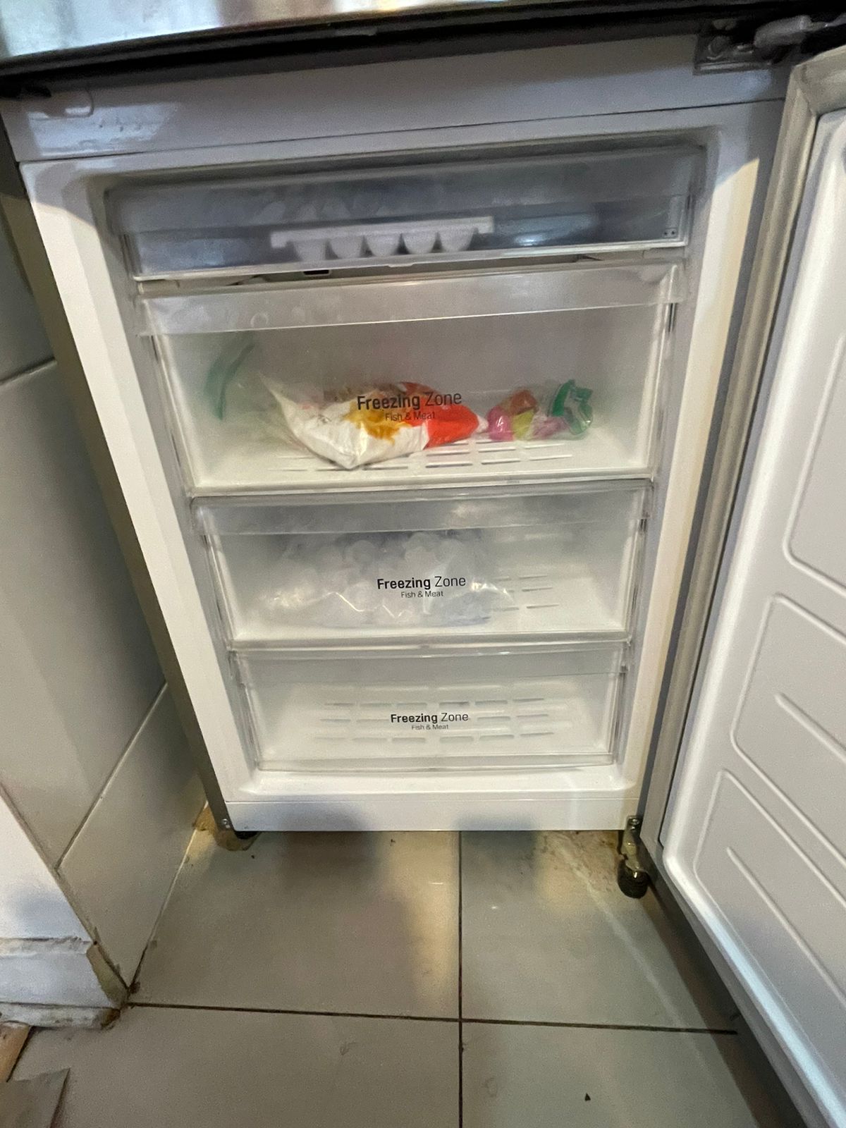 Refrigerador LG 341 litros - Imagen 4