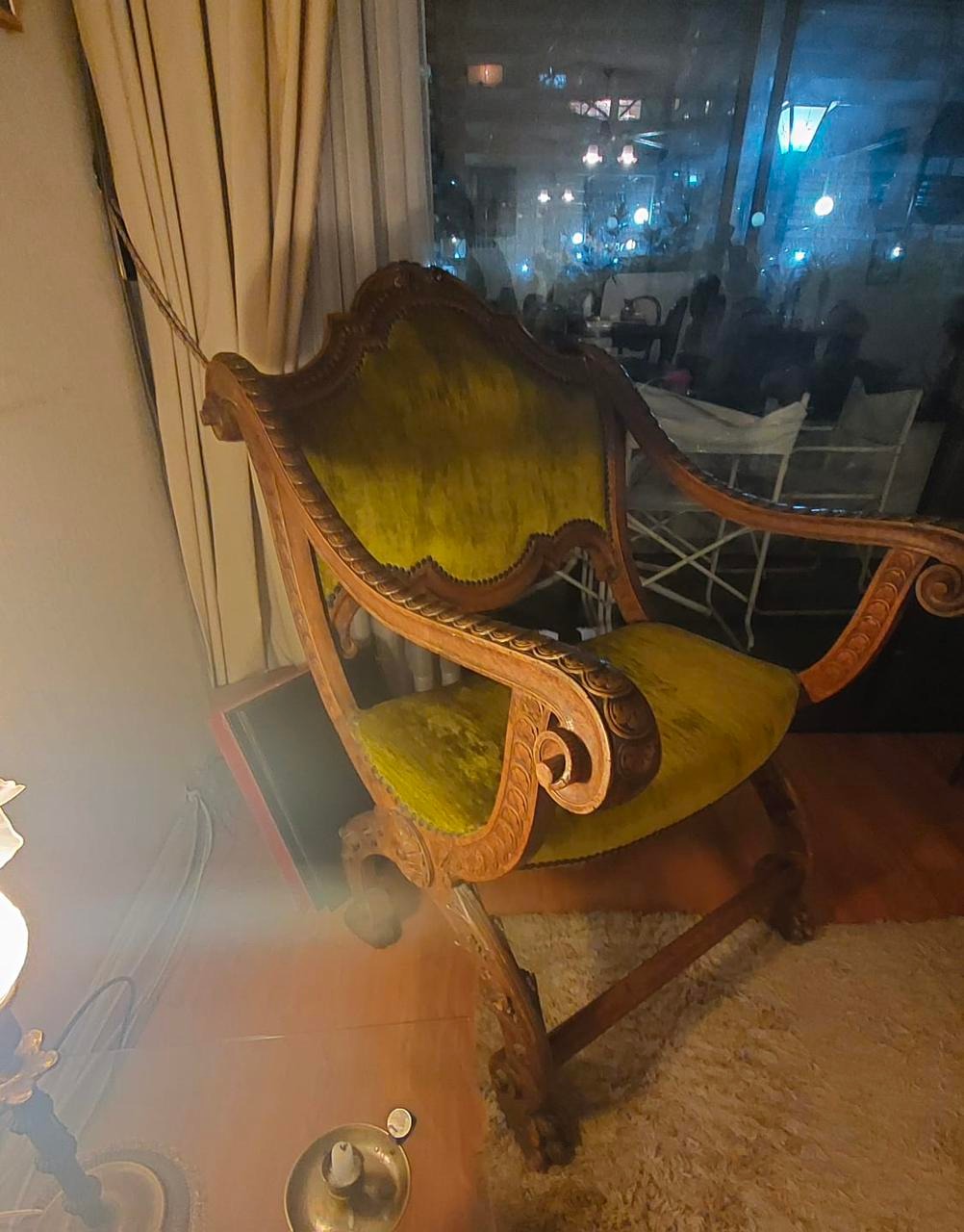 Sillón antiguo de madera