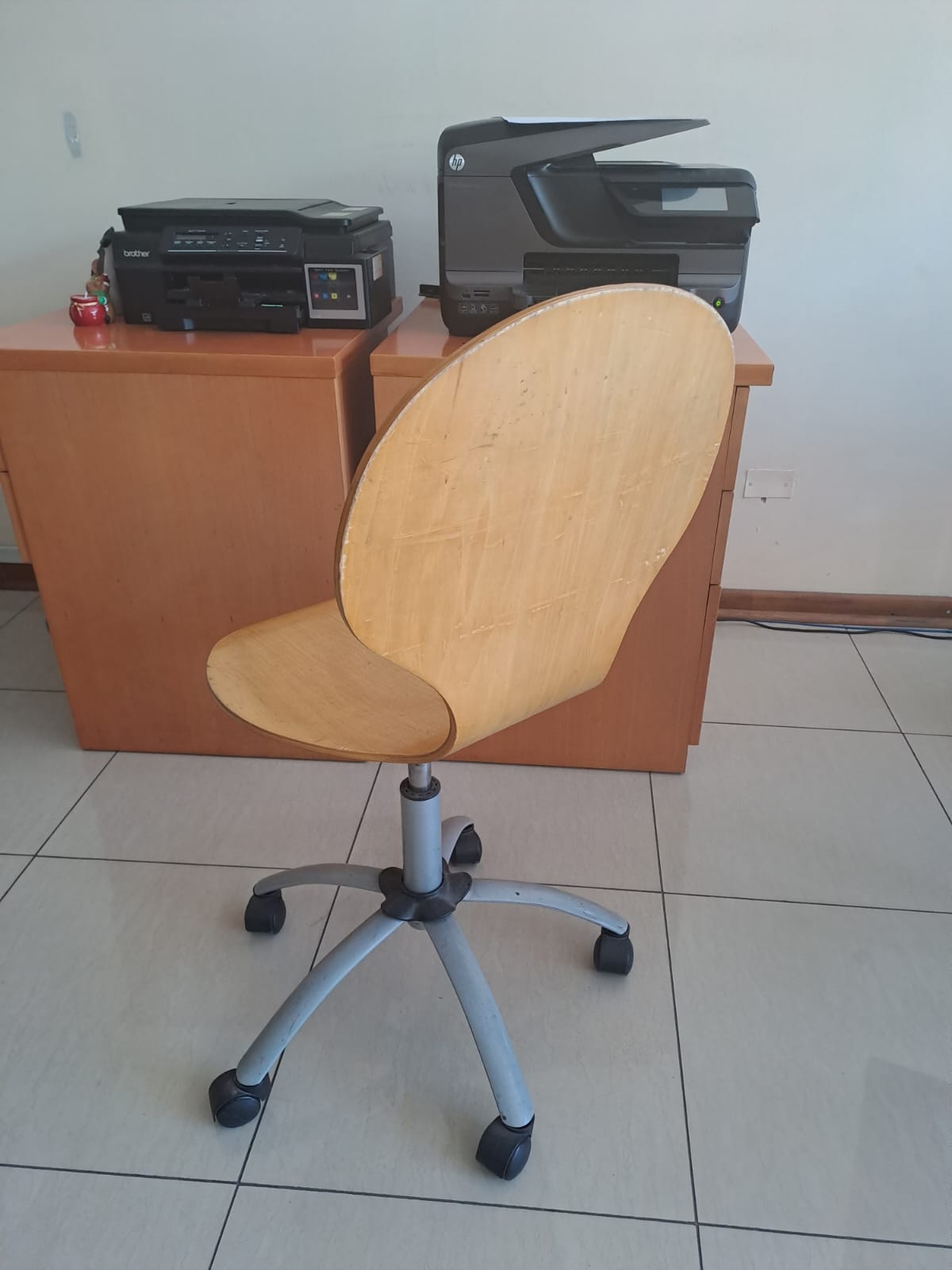 Silla escritorio de madera con ruedas - Imagen 6