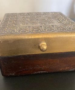 Caja de madera y bronce