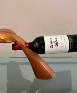 Porta botella madera forma cola ballena