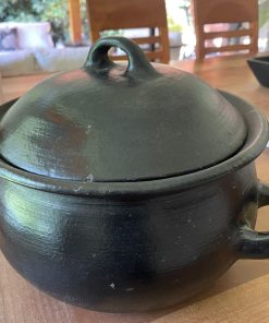 Olla de greda con tapa