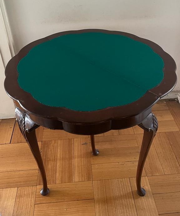 Mesa/arrimo plegable