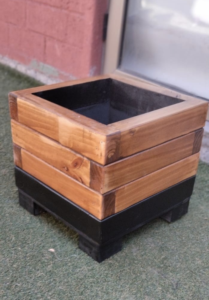 Maceta rústica de madera
