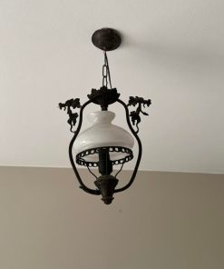Lámpara de fierro pantalla opalina