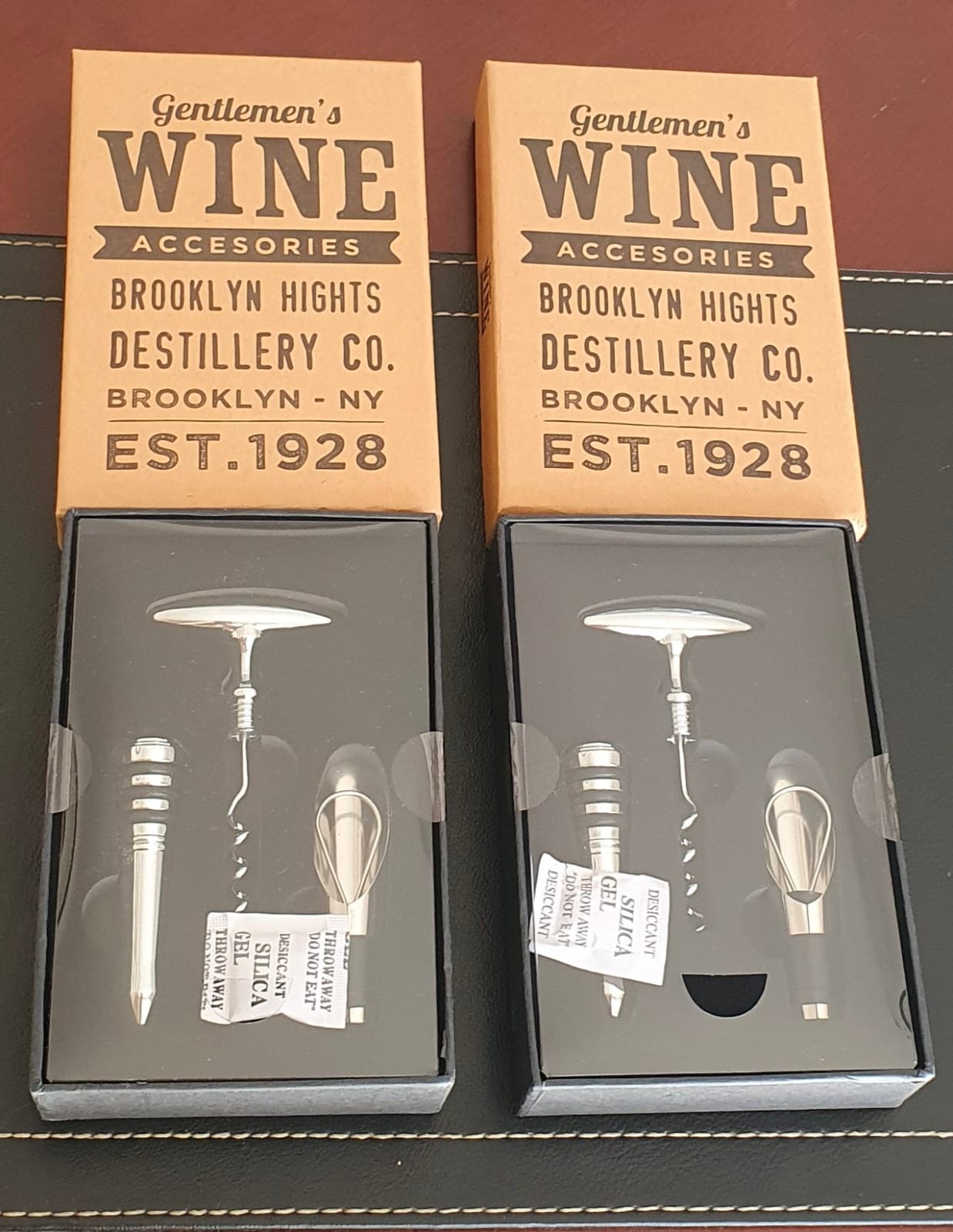 Caja de accesorios para vino