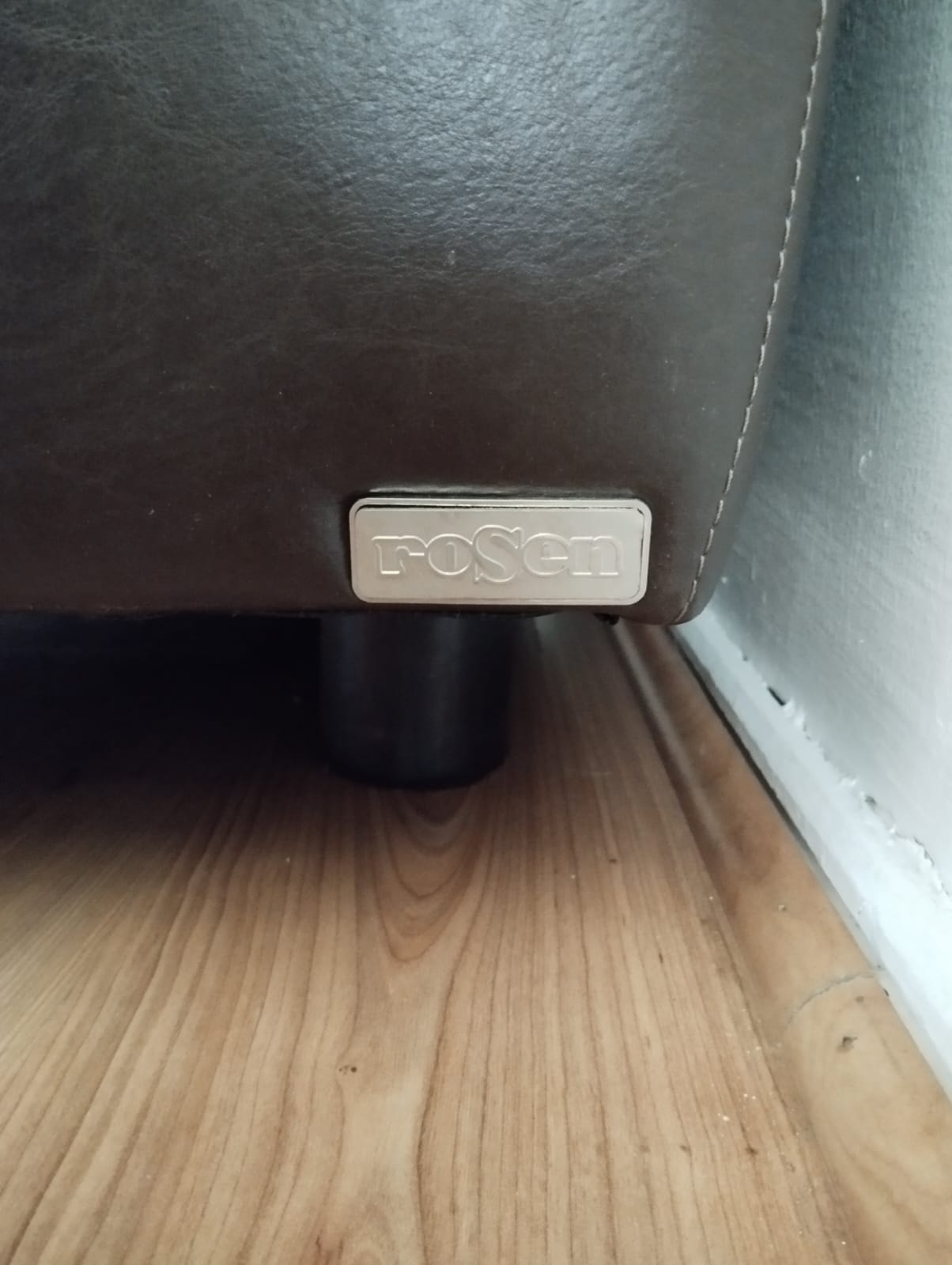 Sofá 3 cuerpos Rosen cuero café oscuro - Imagen 2