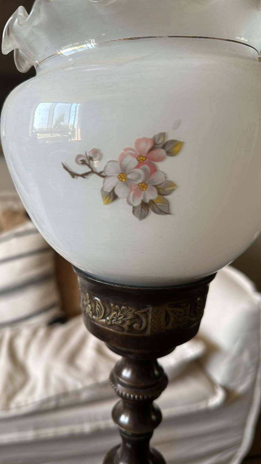 Porta vela bronce con pantalla opalina - Imagen 2