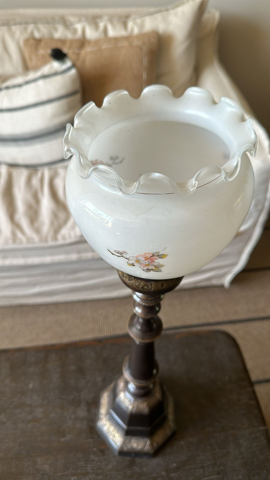 Porta vela bronce con pantalla opalina - Imagen 3