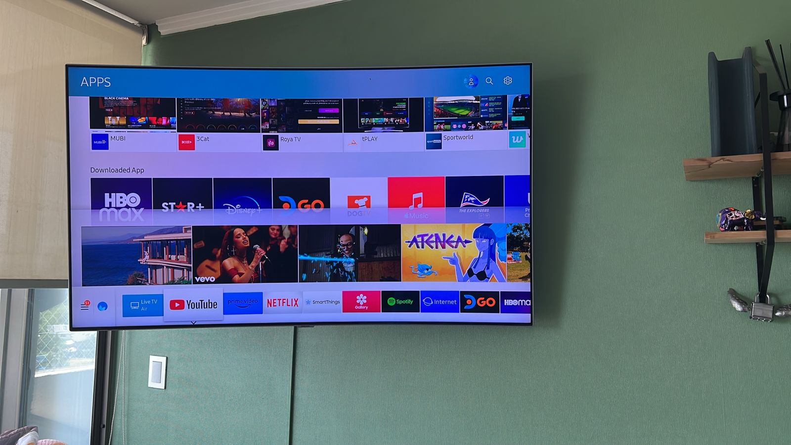 Smart TV Samsung QLED 55" curvo - Imagen 2