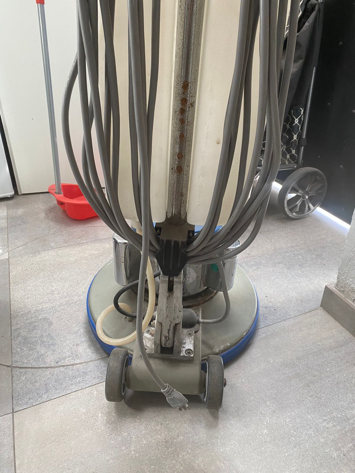 Máquina abrillantadora para pisos - Imagen 6