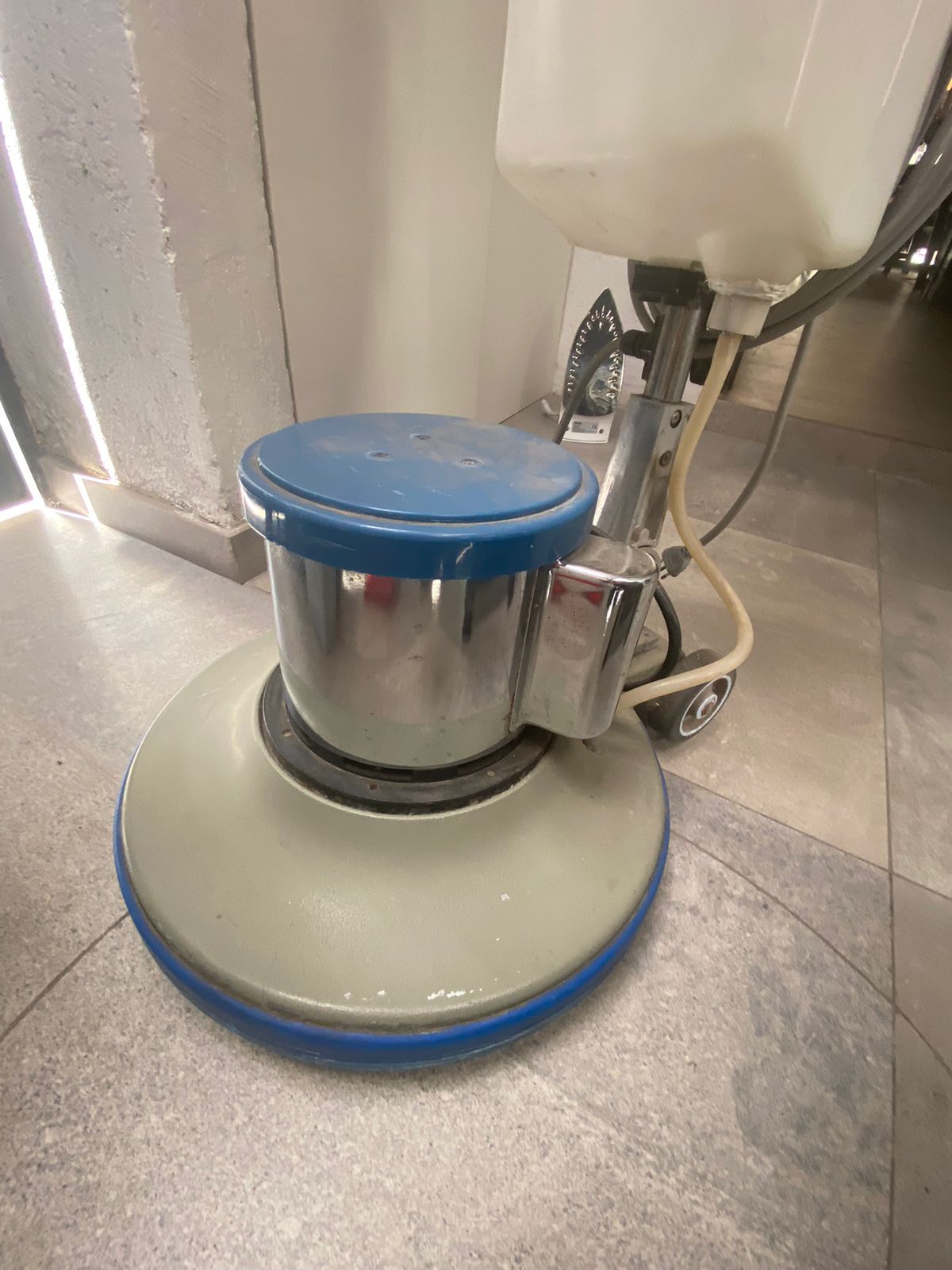 Máquina abrillantadora para pisos - Imagen 4