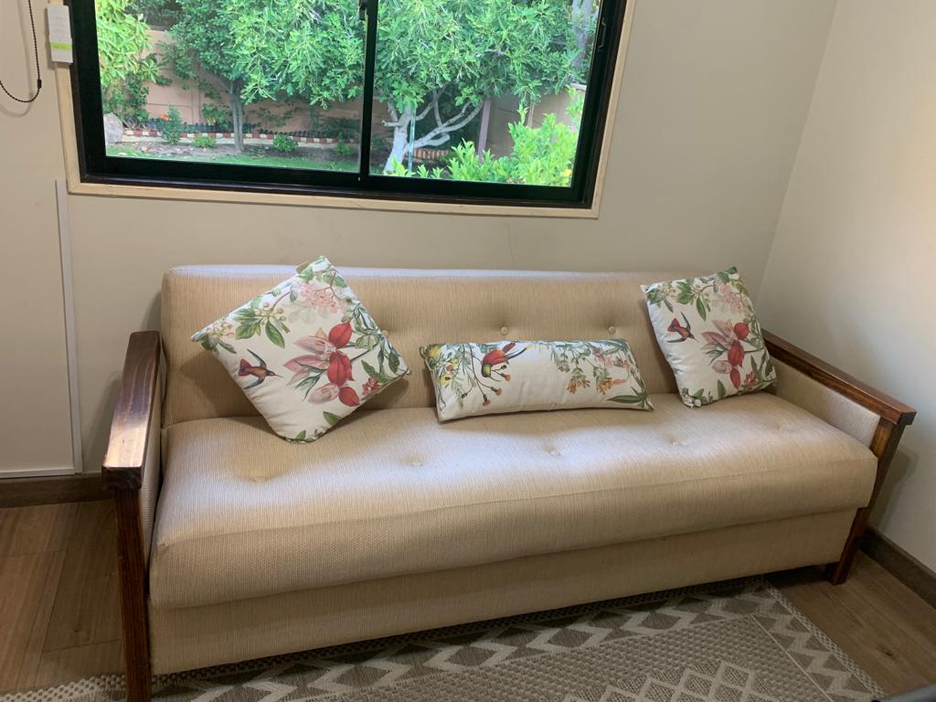 Sofá cama madera beige Vende y compra artículos de segunda mano