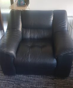 Sillón cuero pies madera