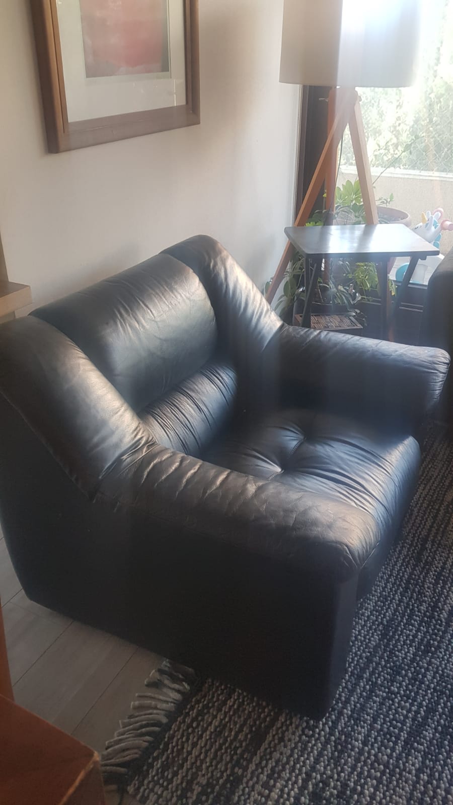 Sillón cuero pies madera - Imagen 3