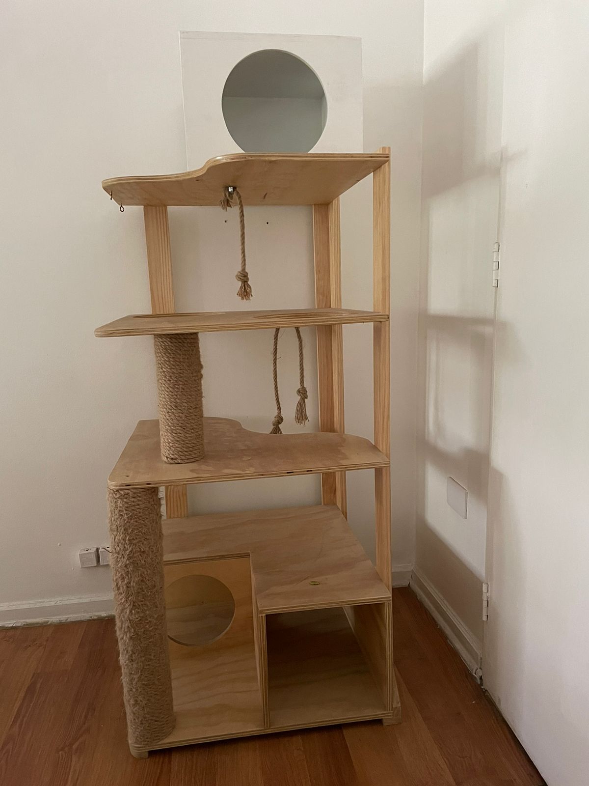 Rascador para gatos marca Bastet - Imagen 3