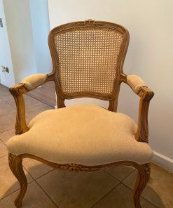 Sitial antiguo respaldo junquillo