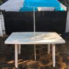 Mesa con quitasol