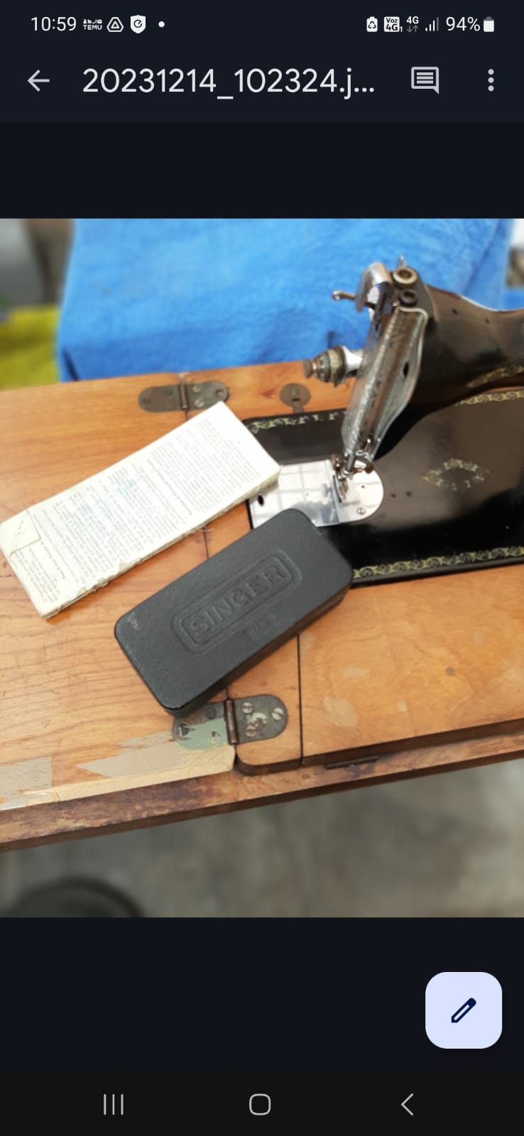Máquina de coser Singer antigua con mueble - Imagen 3