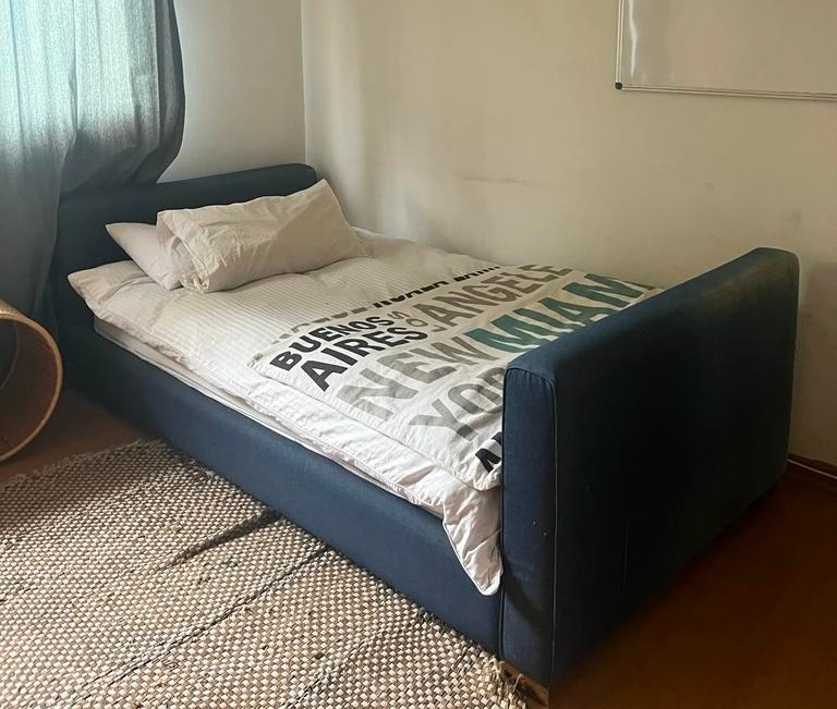 Cama 1,5 plazas diseñadora Francisca Varela