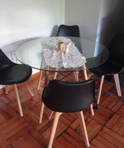 Juego comedor Eames con 4 sillas
