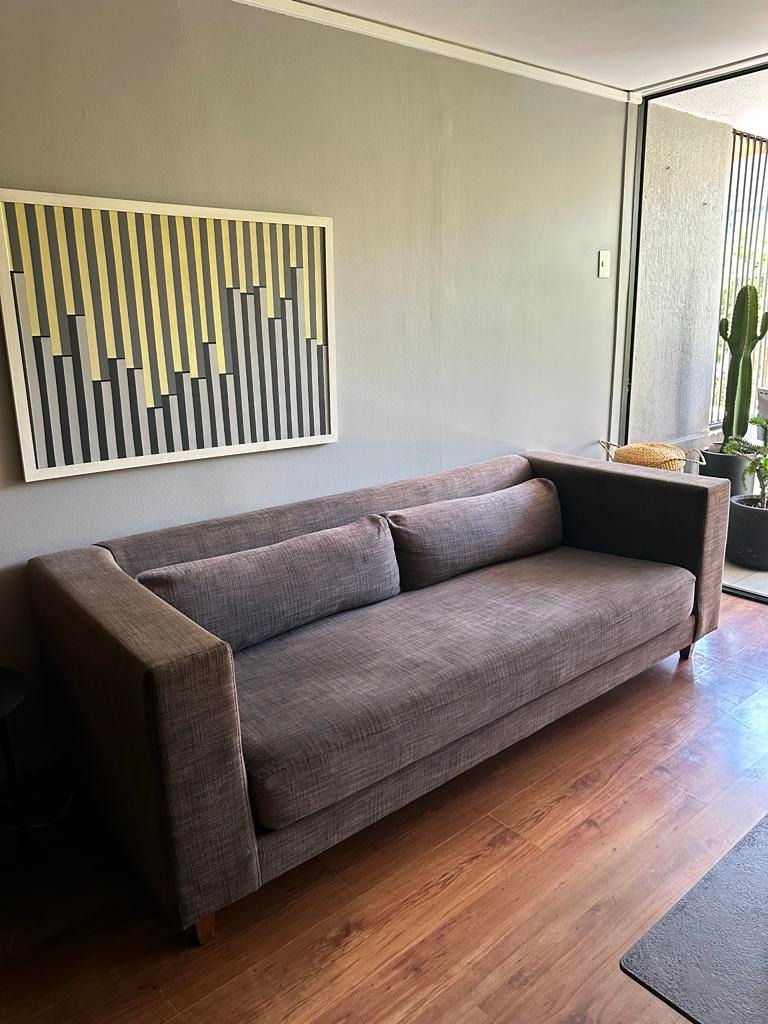 Sofá 3 cuerpos tela gris