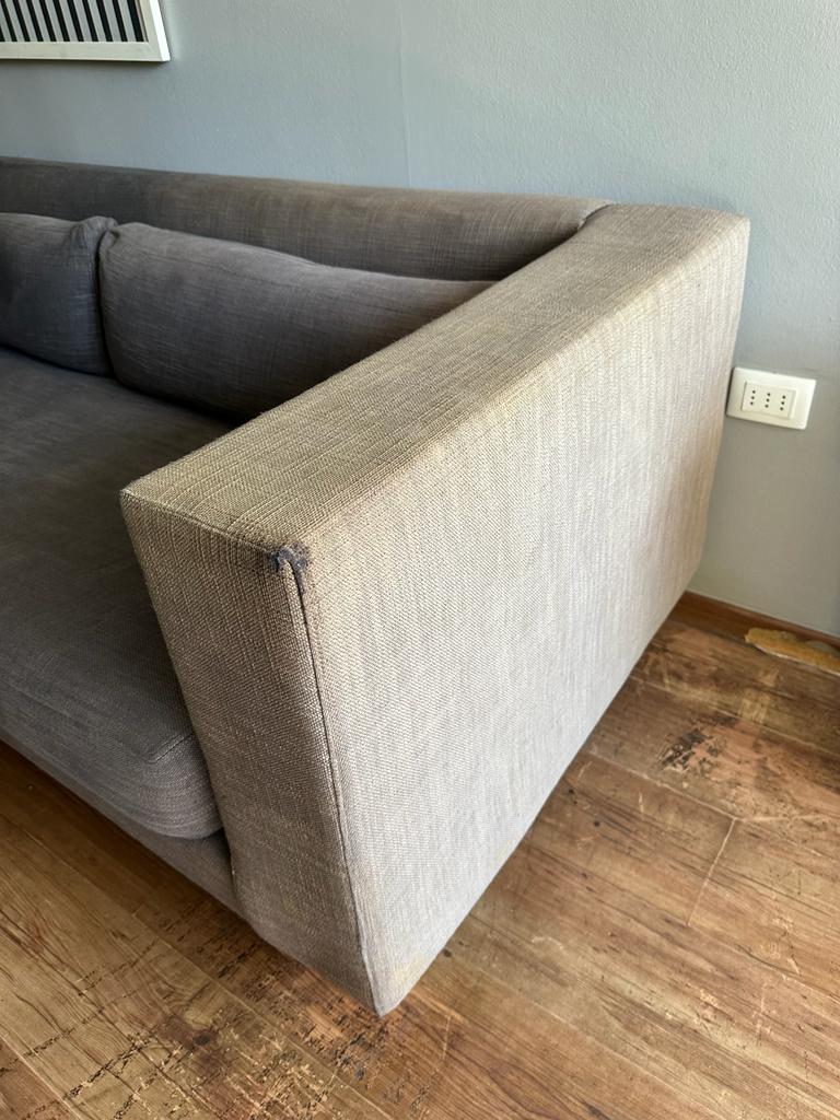 Sofá 3 cuerpos tela gris - Imagen 3