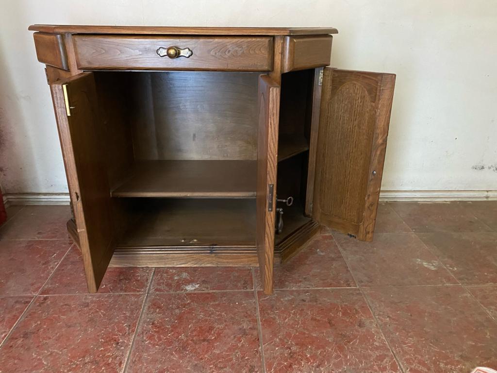 Buffet de encina con llave - Imagen 6