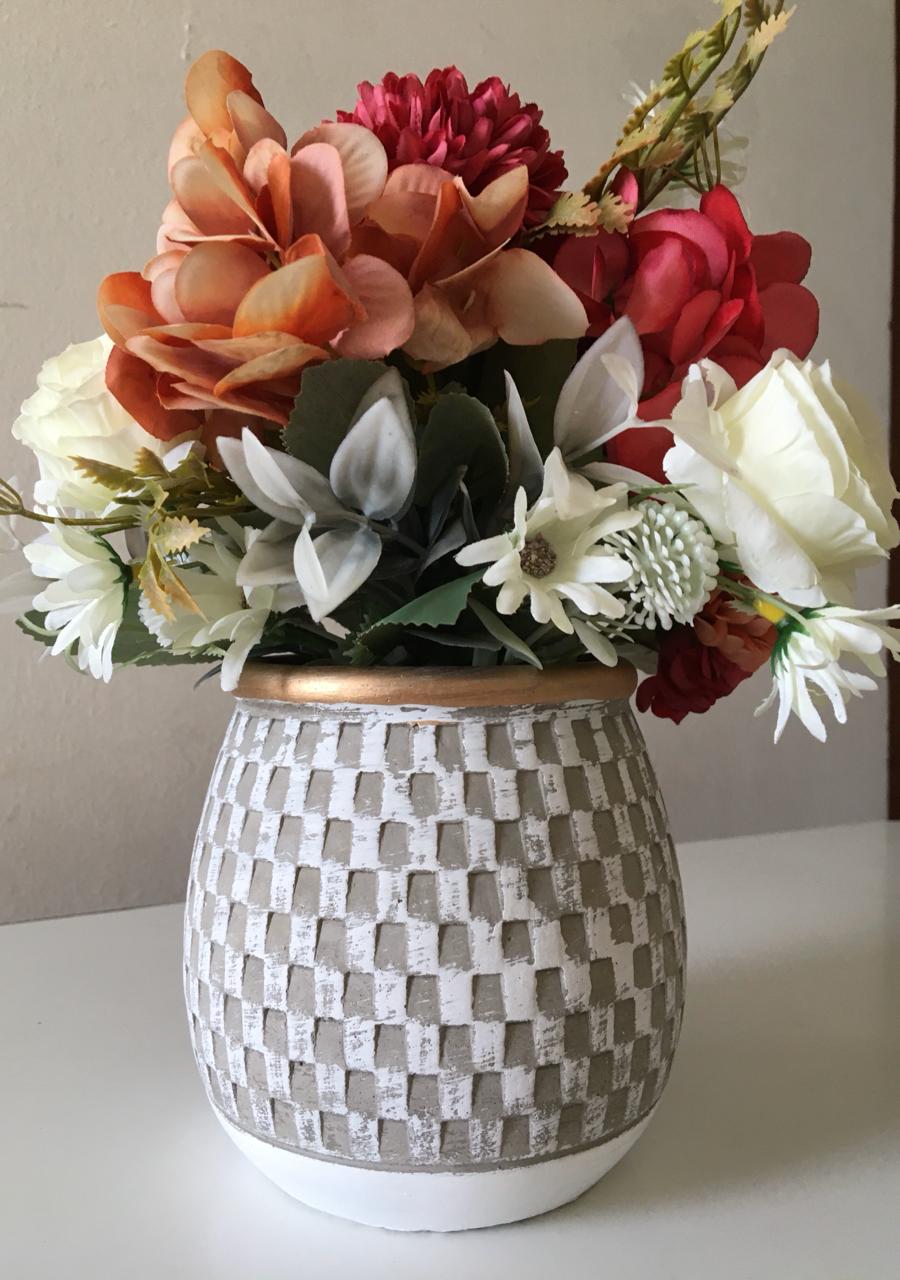 Arreglo floral con macetero de ceramica - Imagen 2