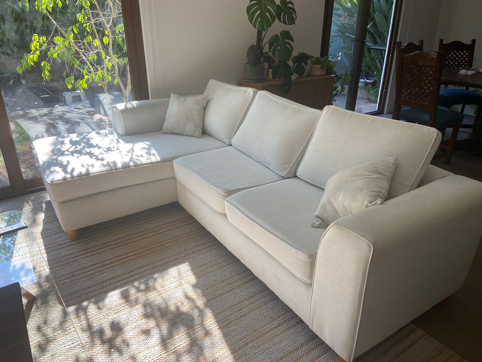 Sofá seccional izquierdo de lino blanco - Imagen 2