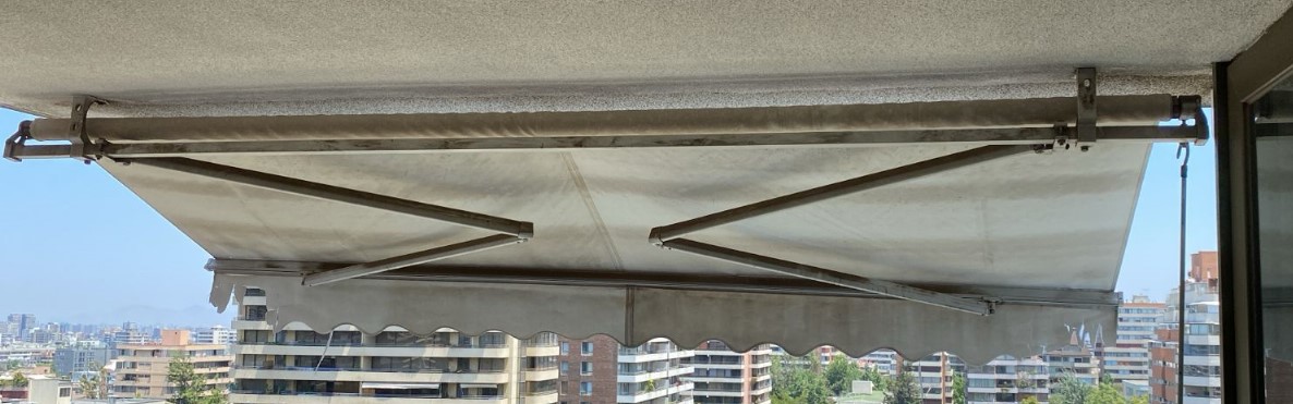 Toldo retráctil
