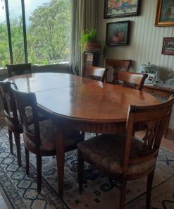 Juego de comedor con marquetería y 8 sillas