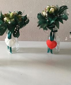 Arreglo floral artificial con base de vidrio