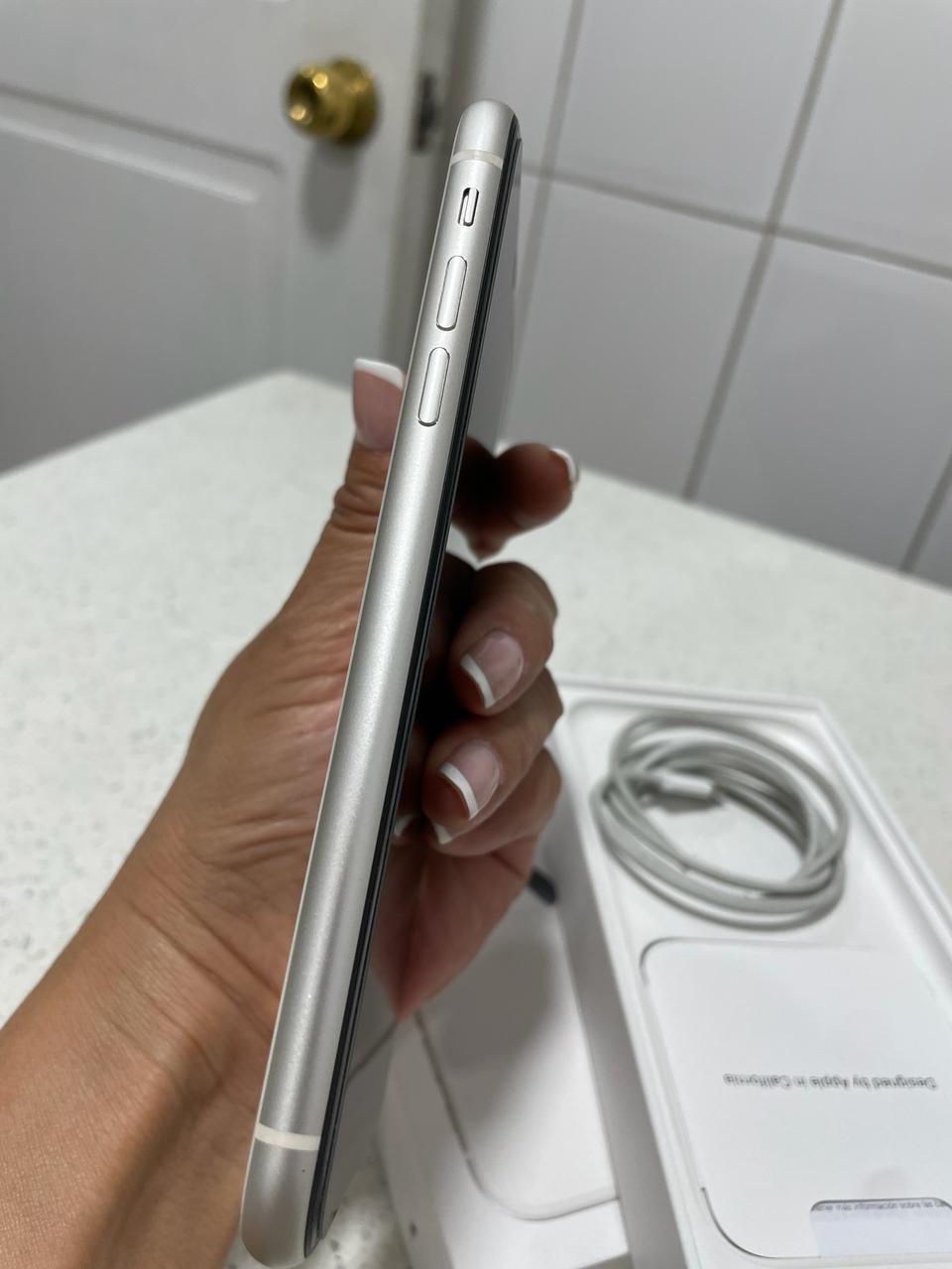 iPhone 11 blanco 128 GB - Imagen 3