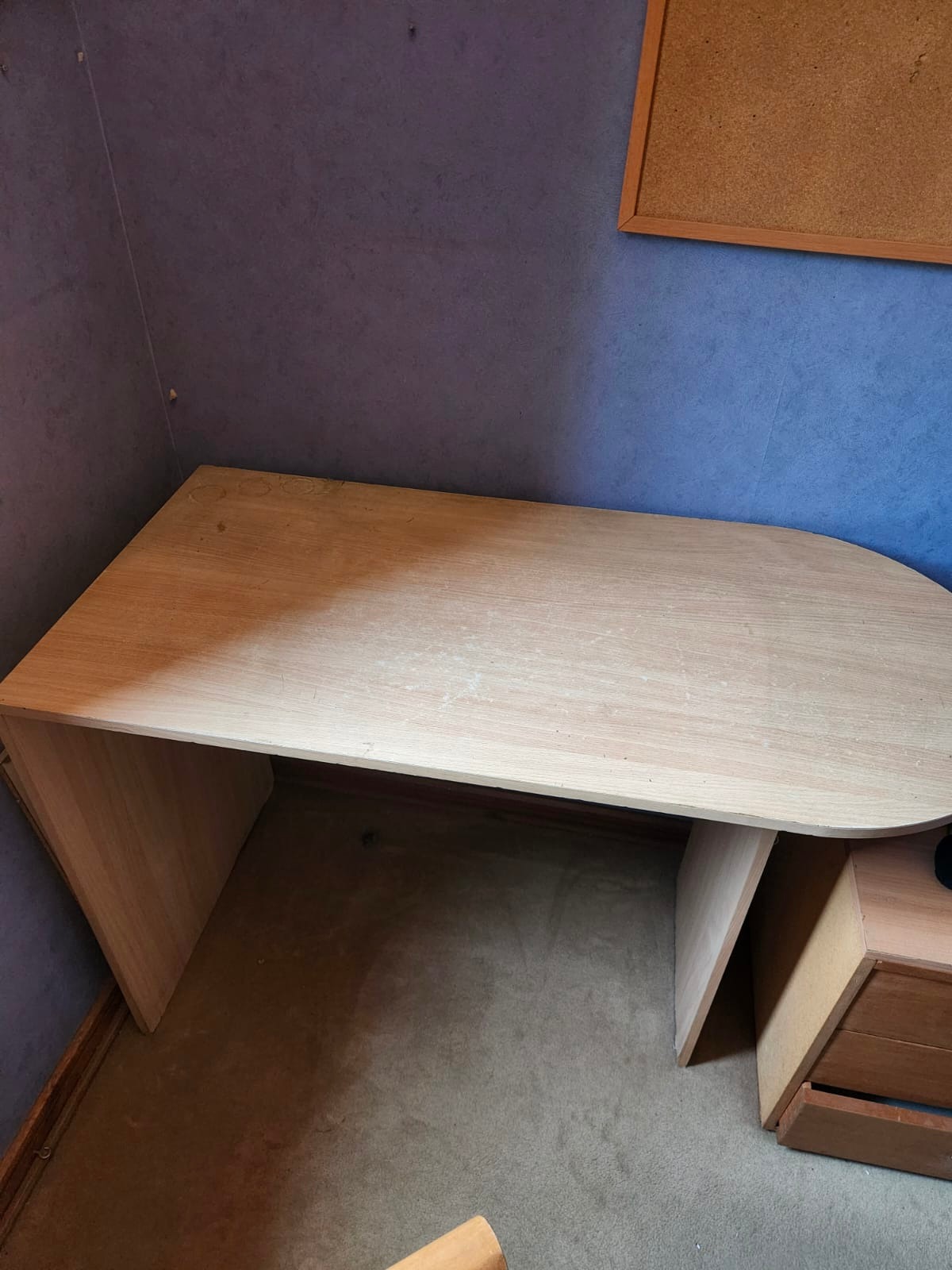 Escritorio melamina tono madera claro