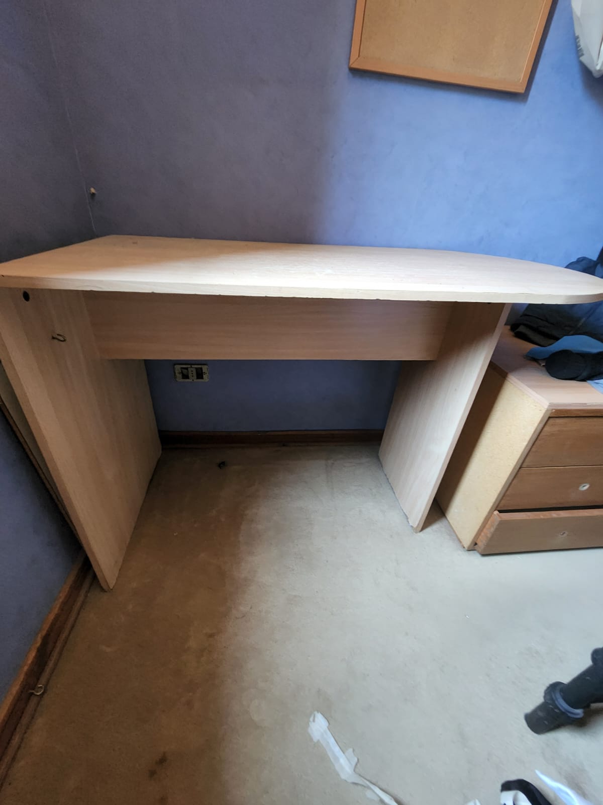 Escritorio melamina tono madera claro - Imagen 3