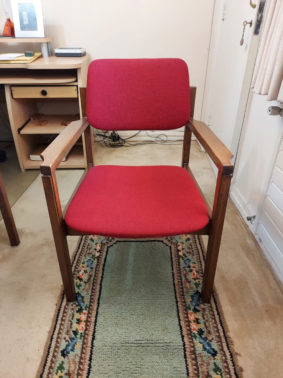 Silla madera con tapiz de lana