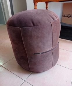 Pouf de cuero color chocolate